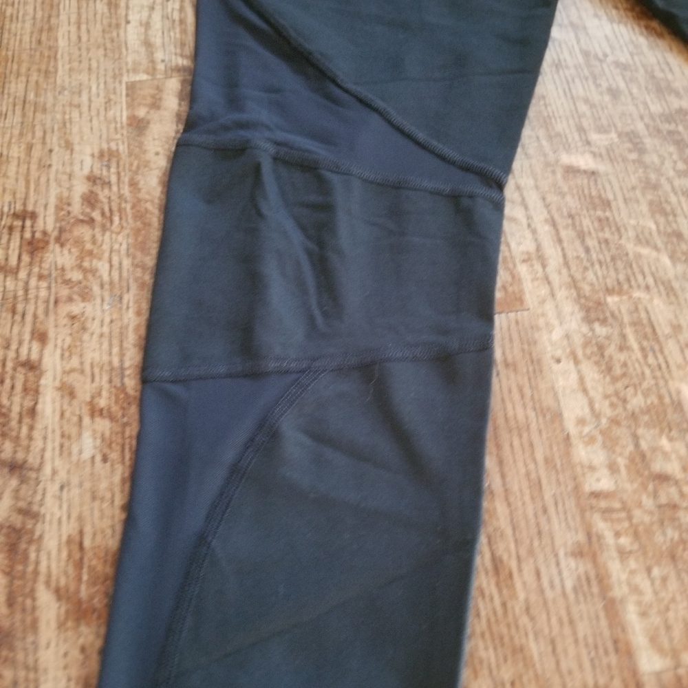 Fabletics Crops - Picture 4 of 4